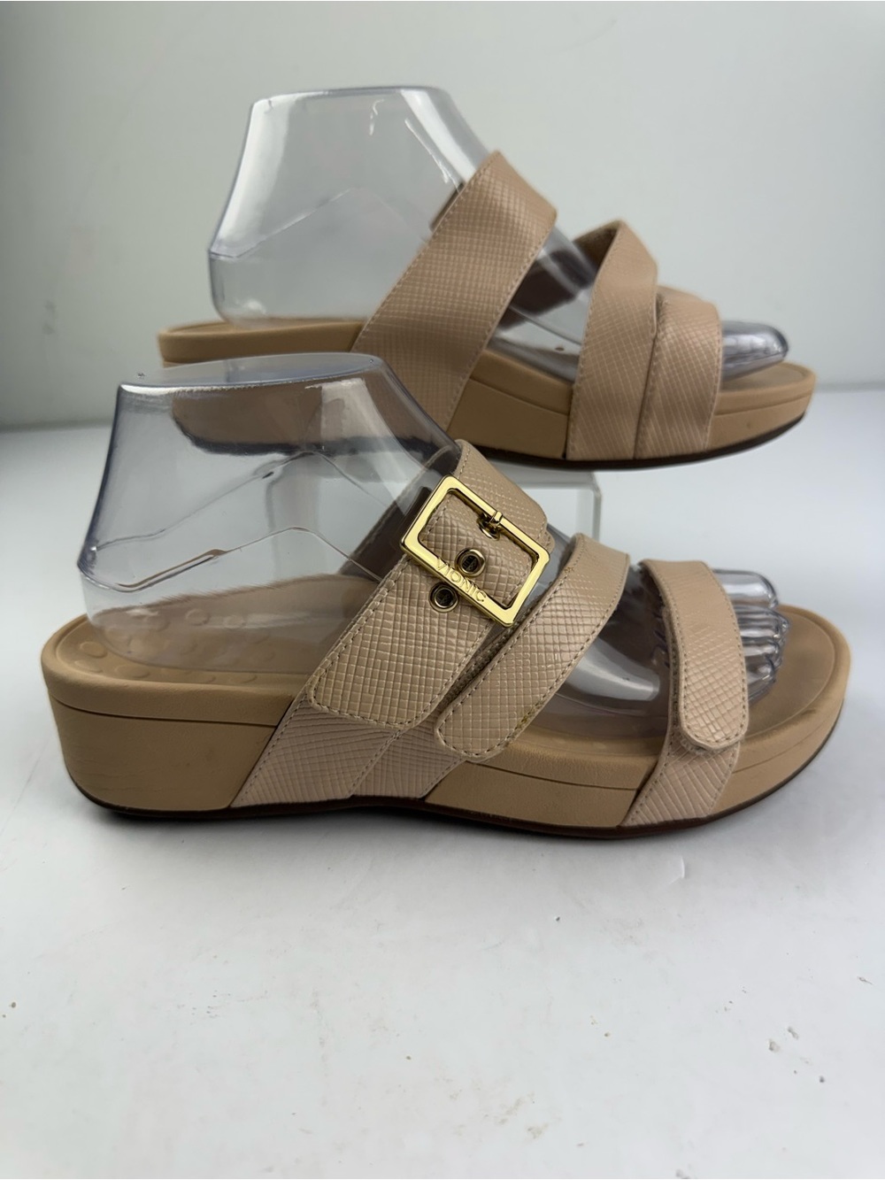 Vionic Womens 7 Pacific Rio Platform Beige Faux Leather Slide Sandal